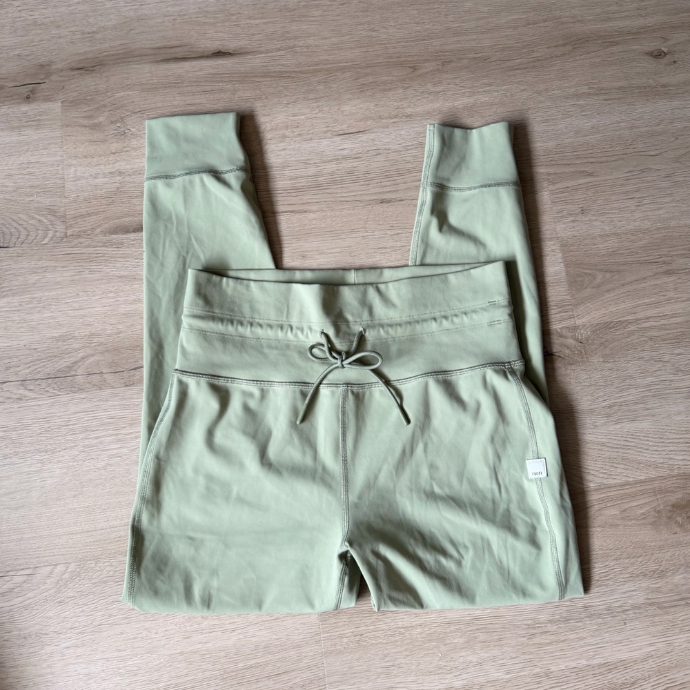 green vuori daily leggings